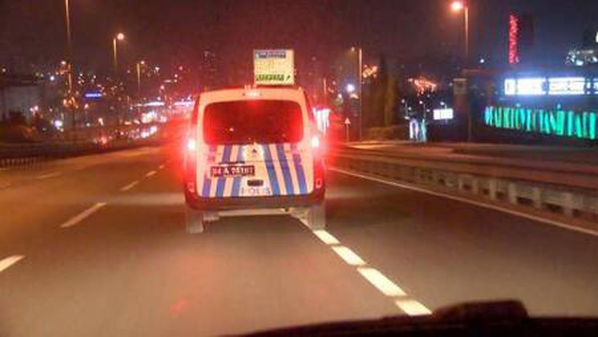 Son Dakika | Polisle şüpheliler arasında Avcılar\'da başlayan kovalamaca Bakırköy\'de son buldu; 2 gözaltı