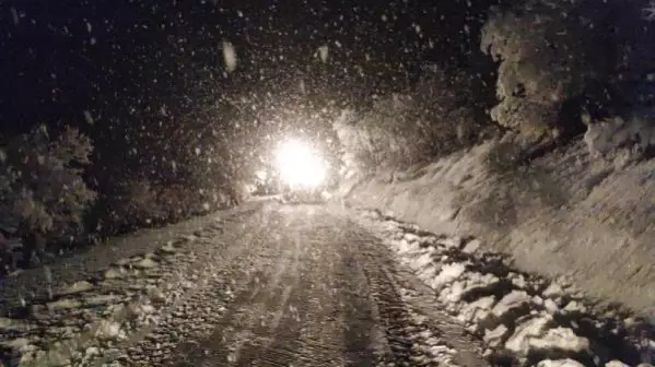 Şırnak'ta 16 köy yolu, kardan kapandı