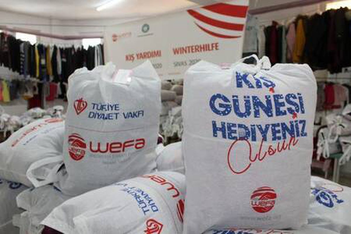 Sivas\'ta 518 çocuğa kışlık giyecek yardımı