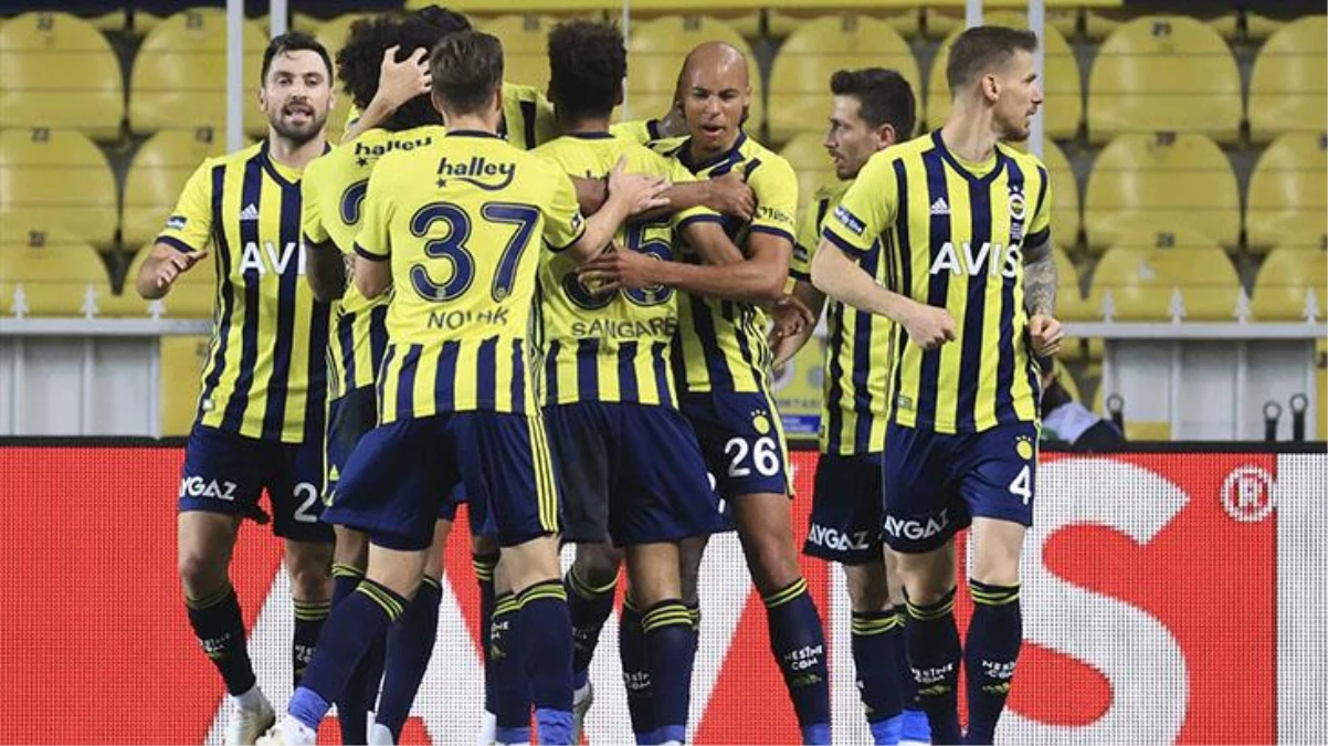 Son Dakika: Fenerbahçe, evinde Başakşehir\'i geriden gelerek 4-1 yendi