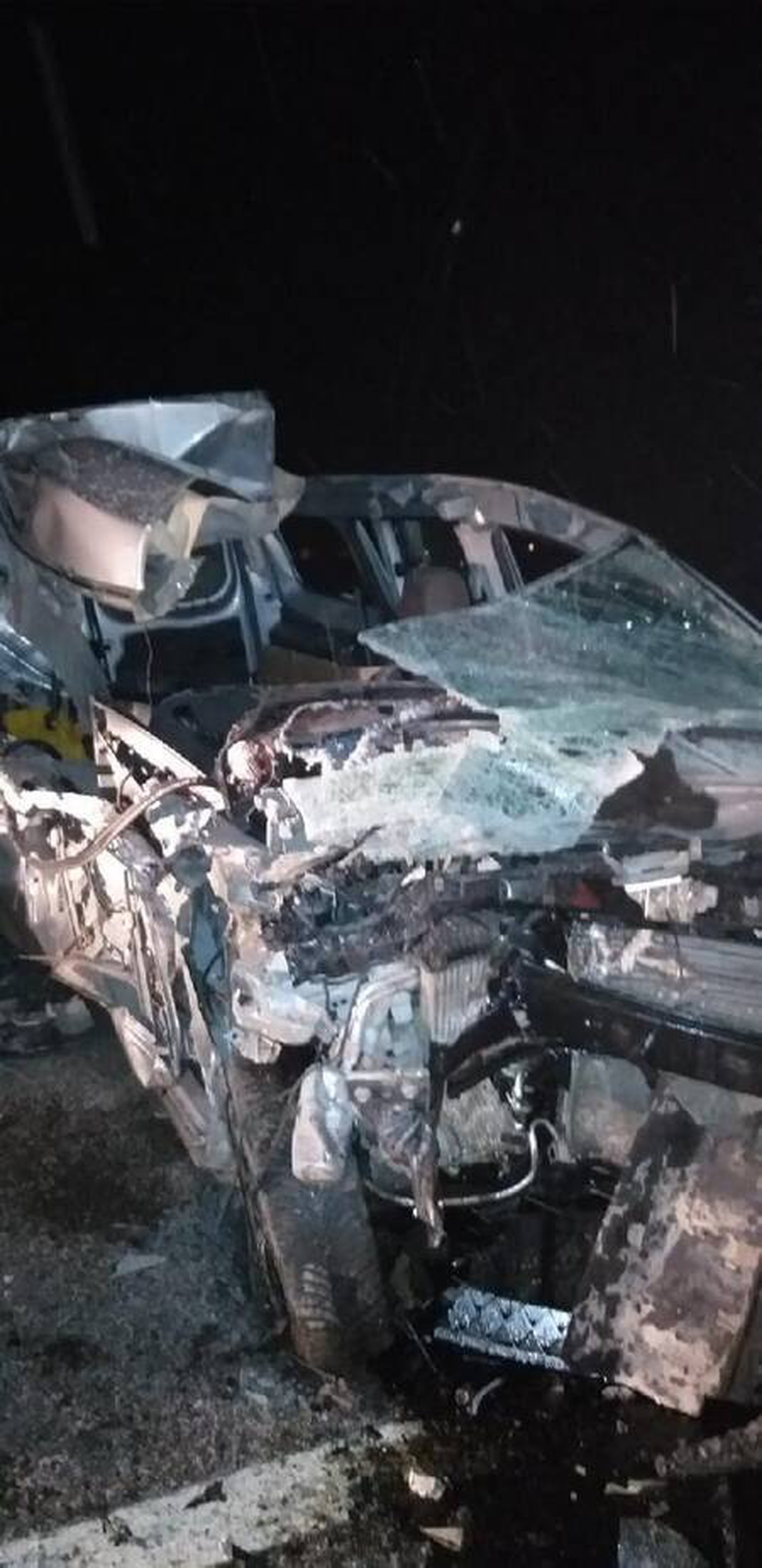 Son dakika haber... TIR?a çarparak hurdaya dönen araçta 1 kişi öldü, 1 kişi yaralandı