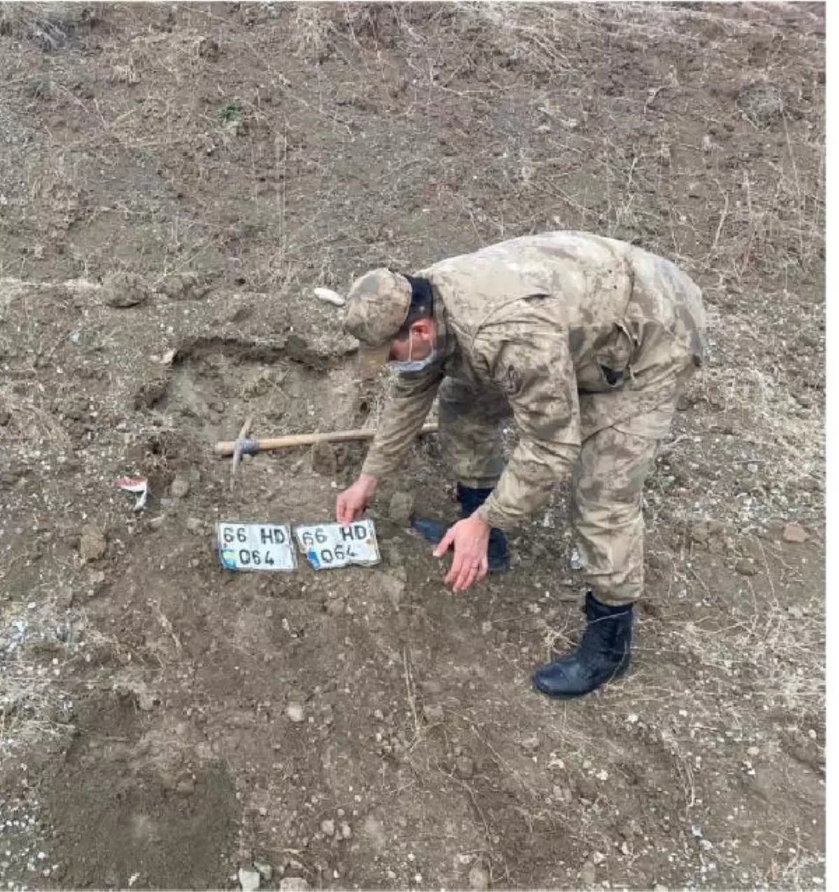 Traktör hırsızlığı şüphelilerini jandarma yakaladı