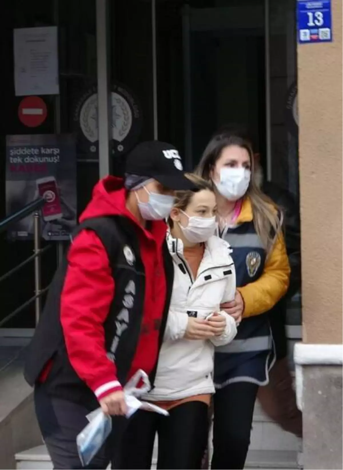 Tuvalette doğurduğu bebeğini çöpe atan anne ve erkek arkadaşı gözaltında (5)