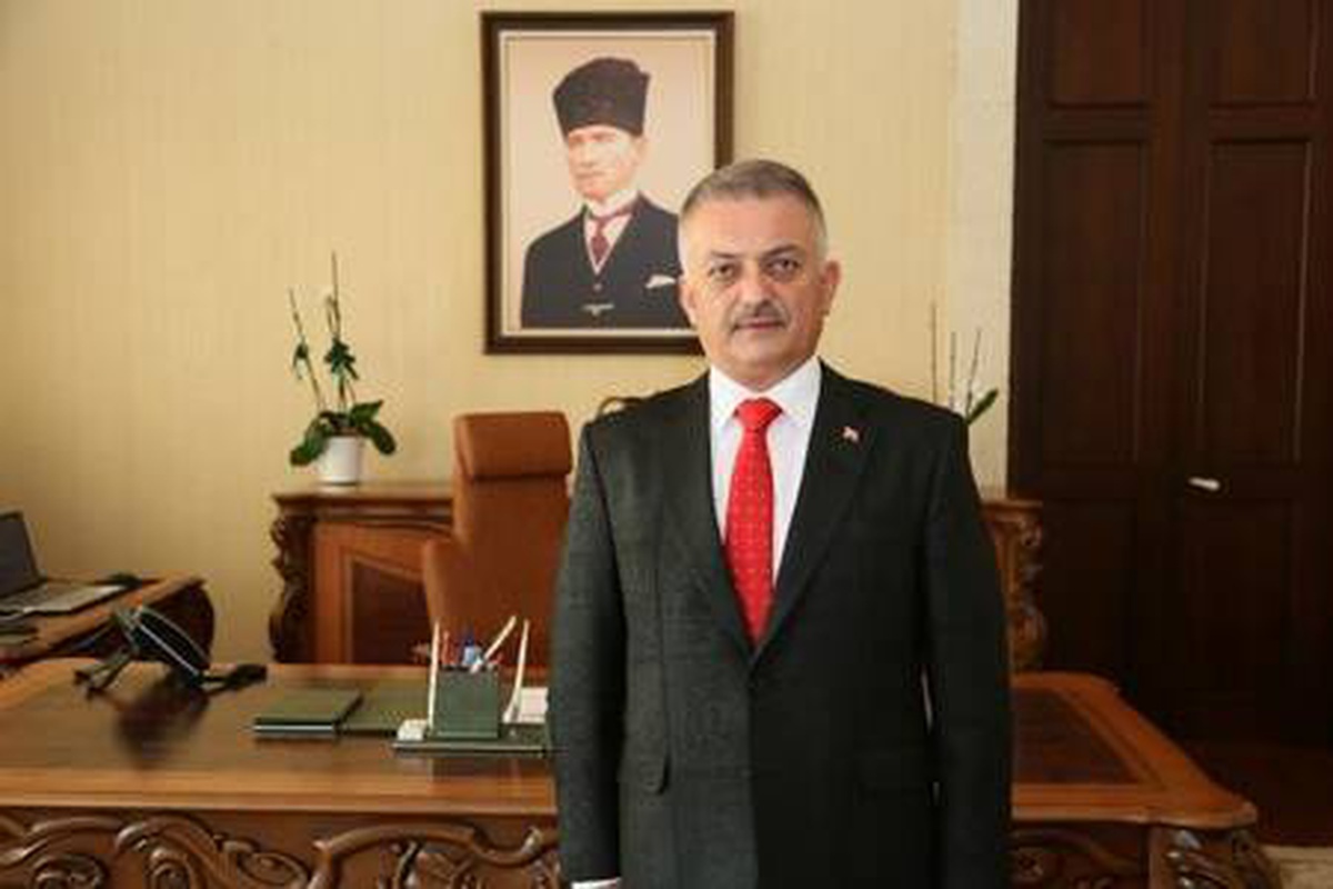 Vali Yazıcı\'dan yılbaşı için Antalya\'ya geleceklere: Dinlenmeye buyursunlar