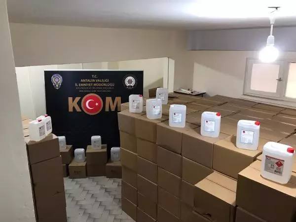 Yılbaşı öncesinde 15 bin 491 litre sahte alkol ele geçirildi - Son Dakika