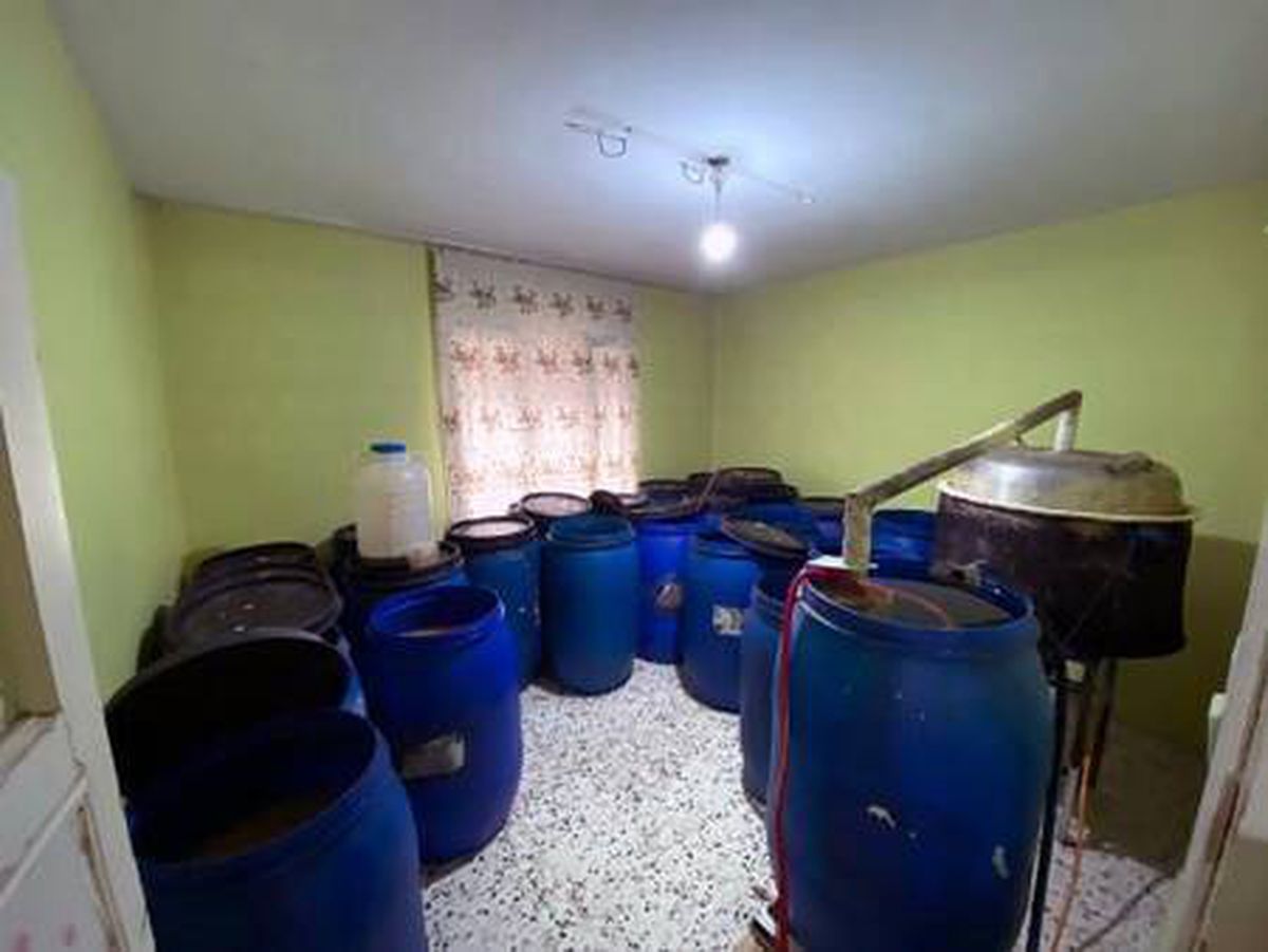 Adana\'da, 3 bin 520 litre sahte içki ele geçirildi