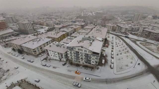 Ankara sabah saatlerinde beyaza büründü! Başkent'ten ilk görüntüler