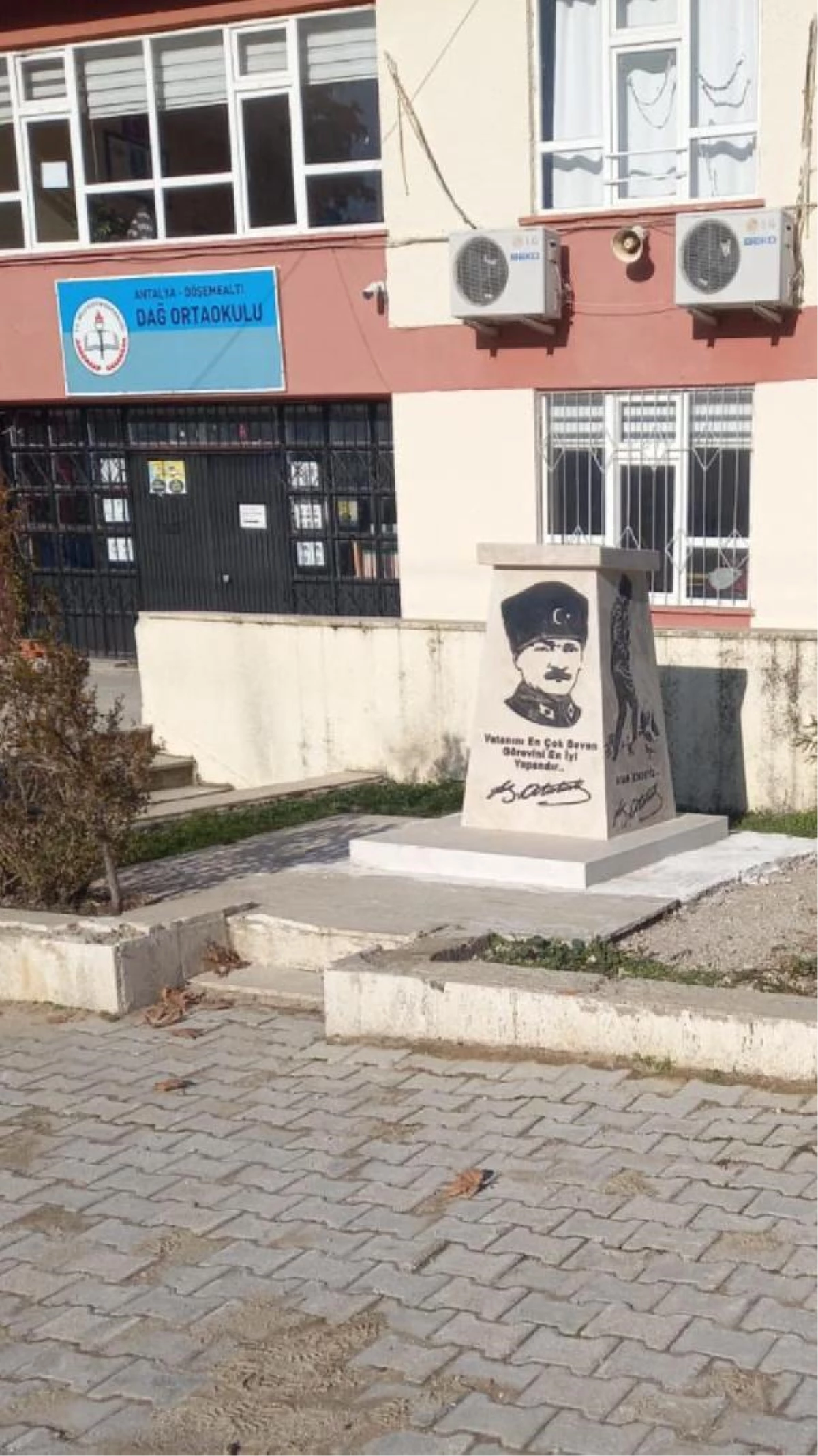 Son dakika haber! Antalya\'da Atatürk\'ün büstü ve heykeline saldırı