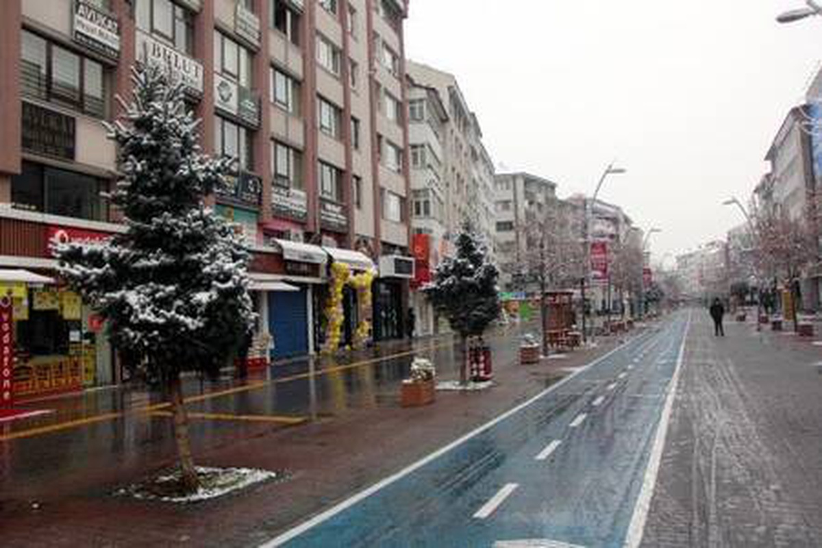 Bolu kent merkezi beyaza büründü