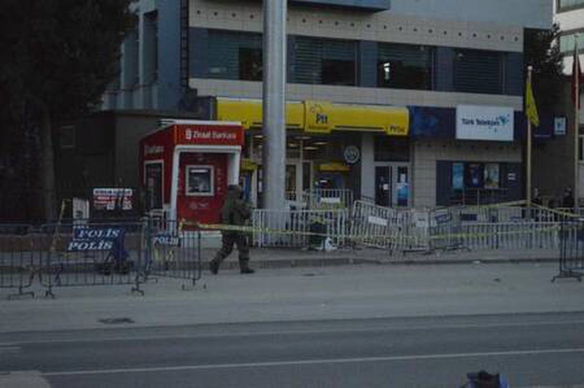 Bomba paniğine neden olan kutu, fünyeyle patlatıldı