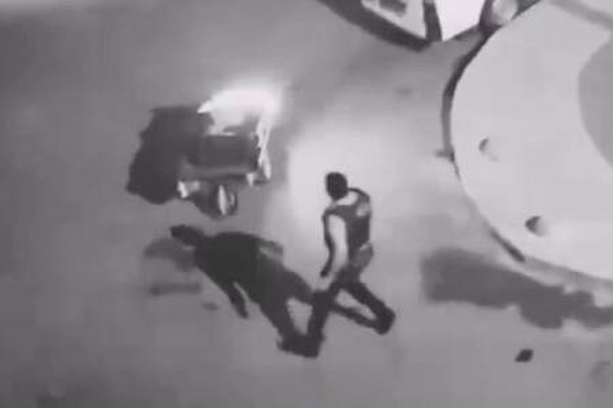 GAZİOSMANPAŞA\'DA KISITLAMAYA UYMAYAN ÇOCUKLARIN POLİSTEN KAÇIŞI KAMERADA
