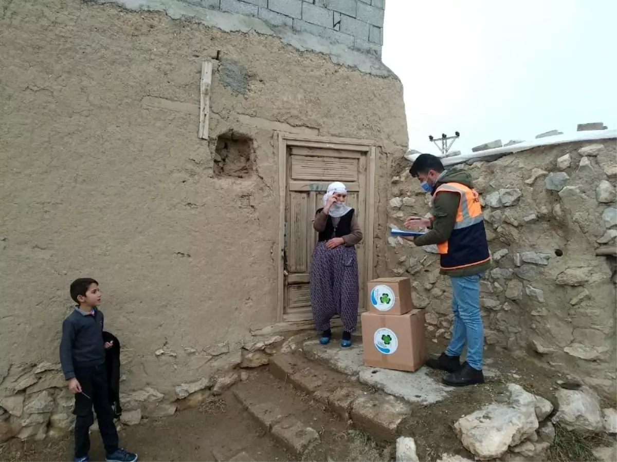 Gürpınar Belediyesinden ihtiyaç sahibi ailelere gıda desteği