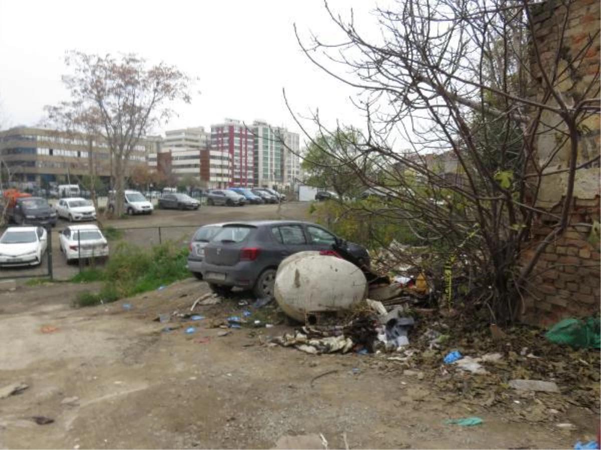 Kadıköy\'de yanan araçtan 2 kişinin cesedi çıktı (ek fotoğraflarla)