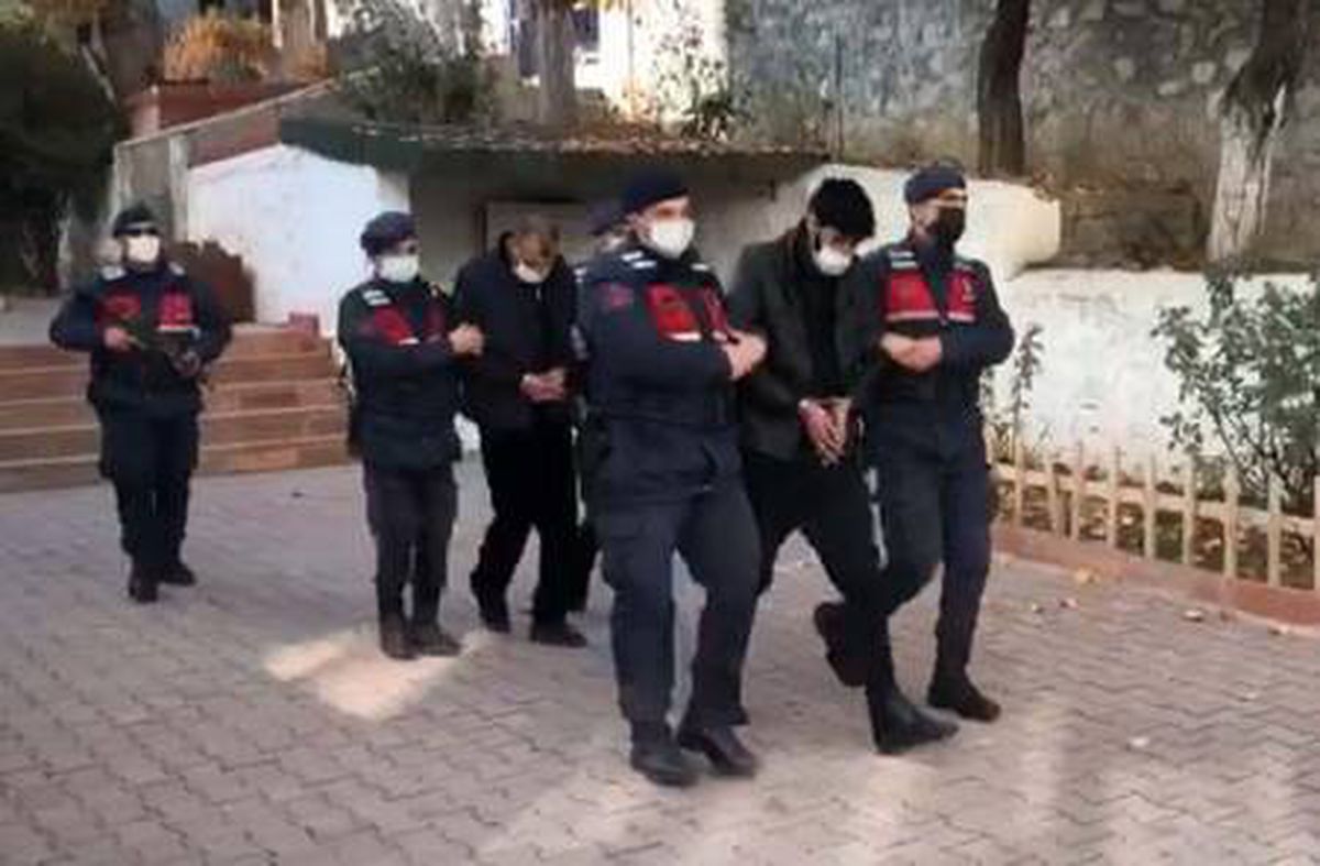 Son dakika: Kastamonu\'da \'jandarma\' yalanıyla dolandırıcılık yapanlar, İstanbul yolunda yakalandı
