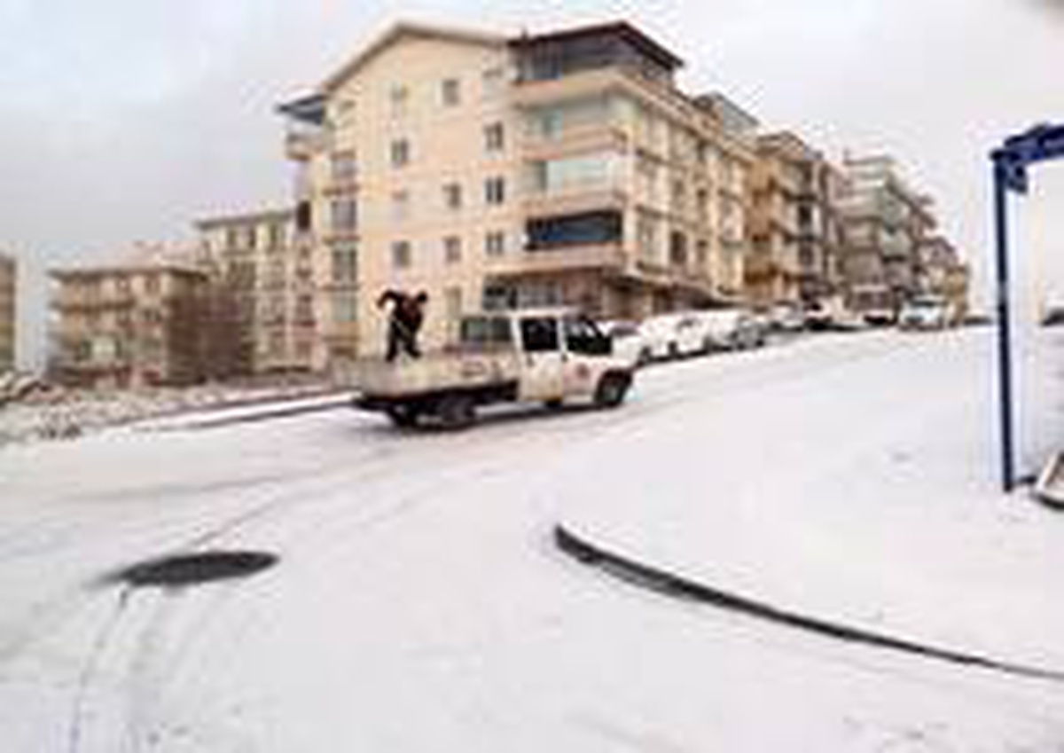 Keçiören\'de 150 personelle ilk kar temizliği yapıldı