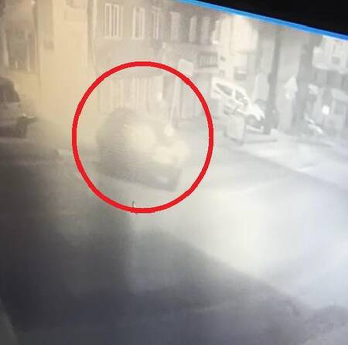 Son dakika gündem: Otomobilin çarptığı kadın öldü, kaza anı kamerada
