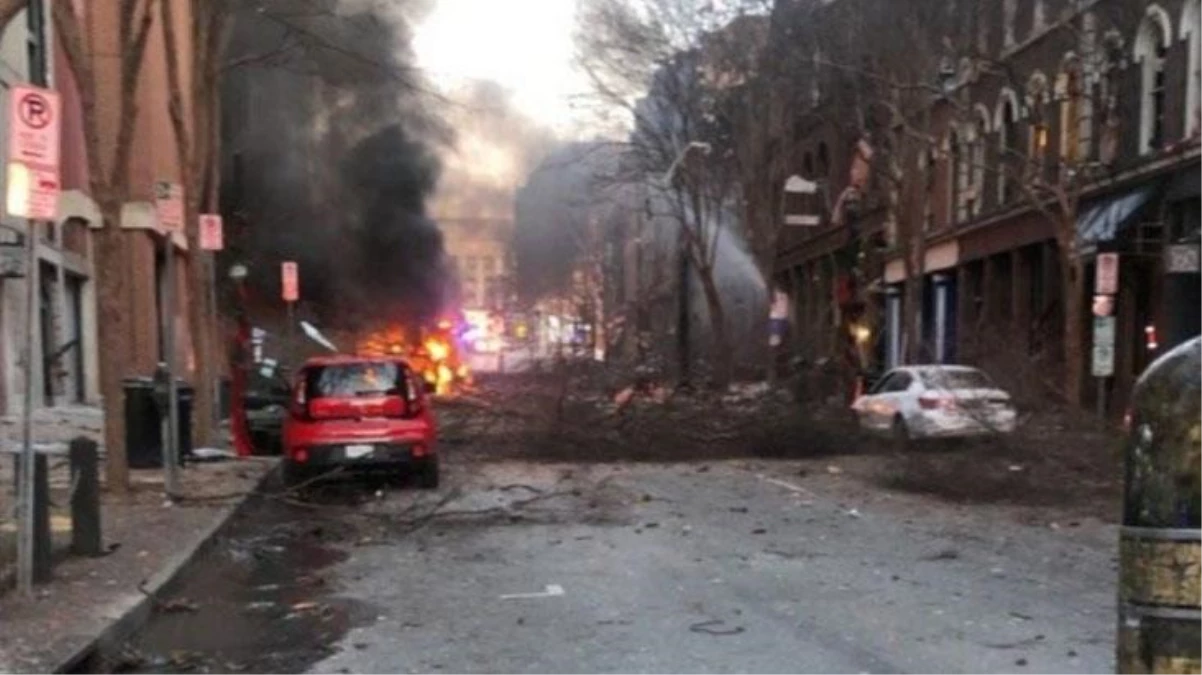 ABD\'de Noel sabahı bomba yüklü araç infilak etti! 3 kişi yaralandı