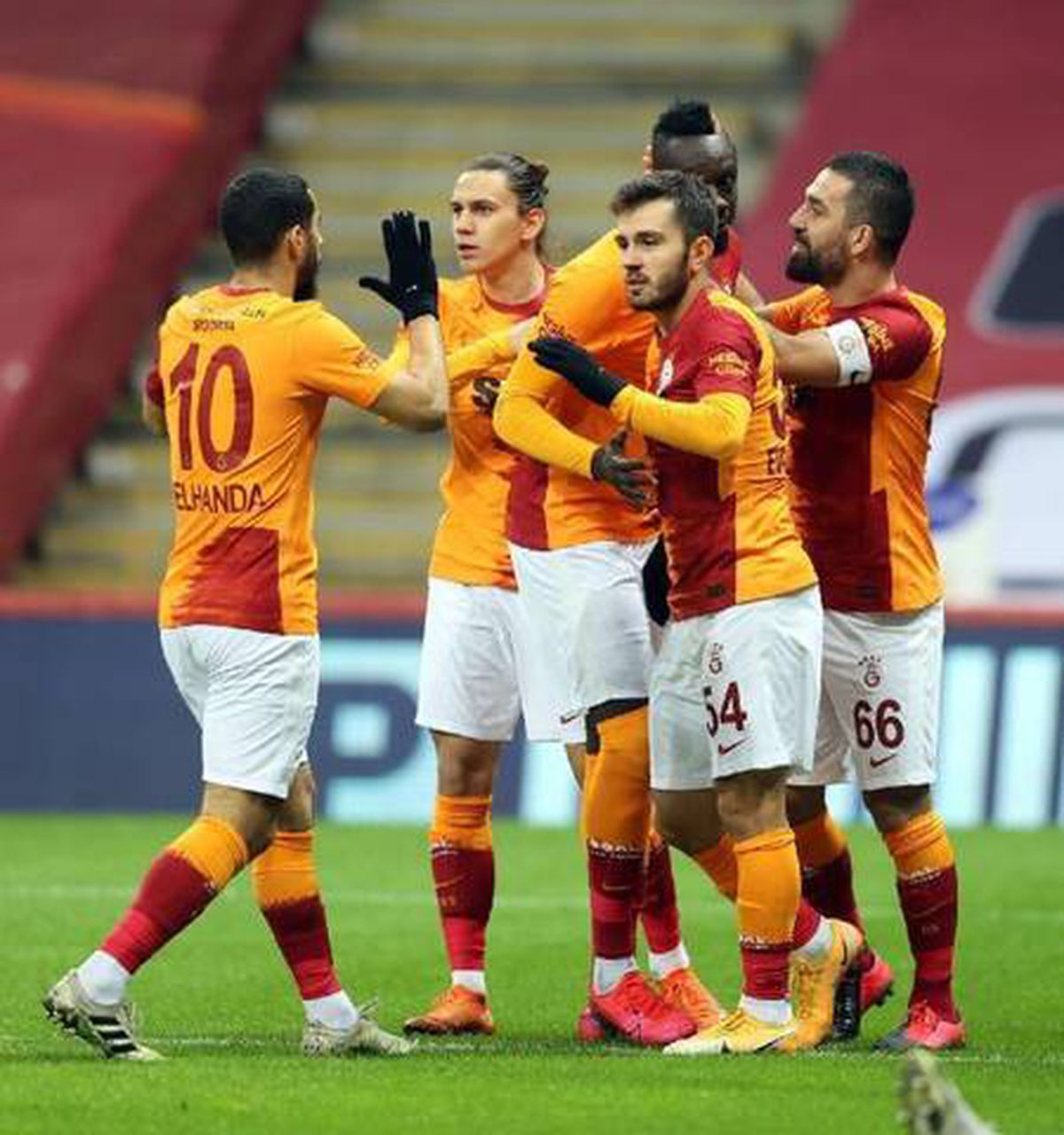 Aslan zirve aşkına