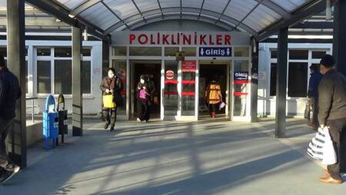 Bilim Kurulu Üyesi Özlü: Aşı olmamanın tehlikesi çok daha büyük