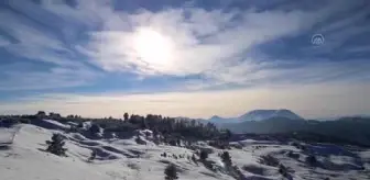 Dipsiz Göl soğuk hava nedeniyle buz tuttu