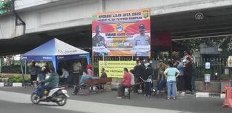 Endonezya'da sokakta koronavirüs testi