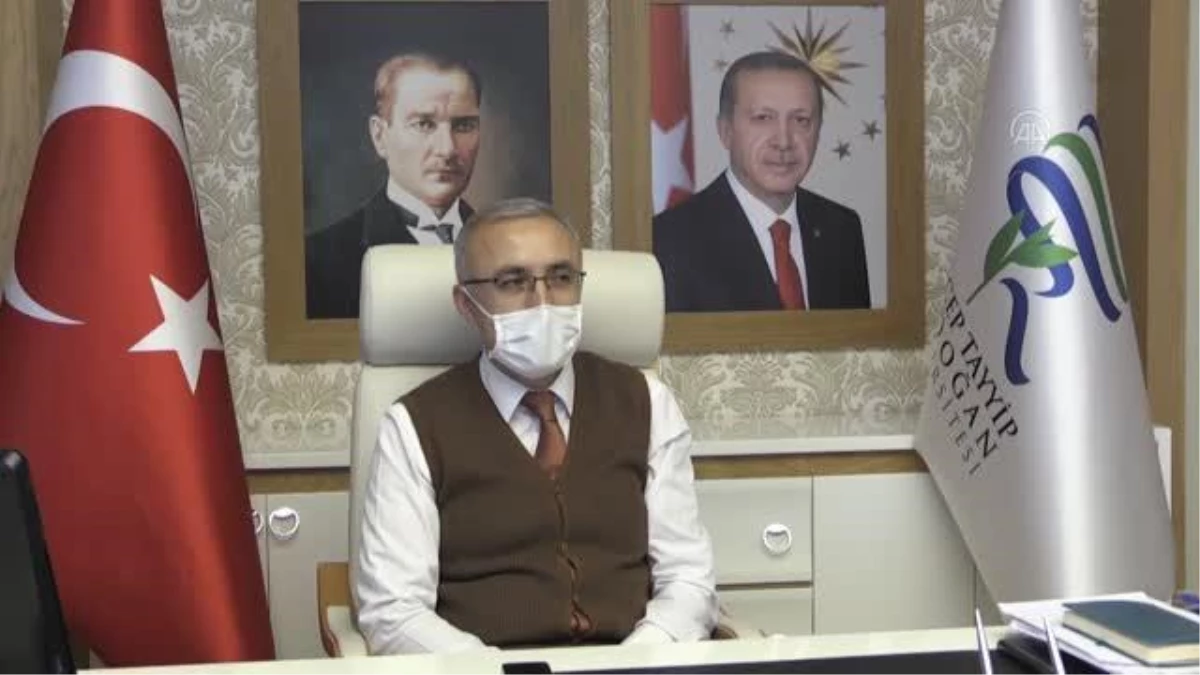 Recep Tayyip Erdoğan Üniversitesi Rektörü Karaman AA\'nın "Yılın Fotoğrafları" oylamasına katıldı