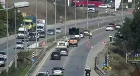 Trafik denetiminde dronu fark edince emniyet kemerini taktı Trafik denetiminde dronu fark edince emniyet kemerini taktı