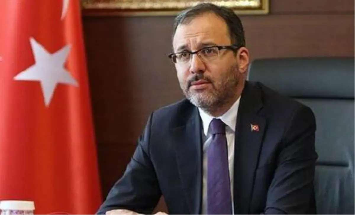 Son dakika: Gençlik ve Spor Bakanı Kasapoğlu, milli yüzücü Deniz Ertan\'ı tebrik etti