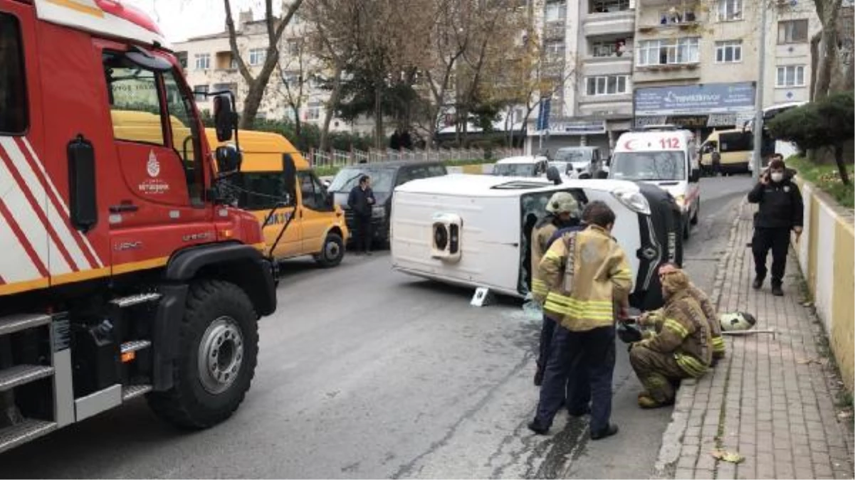 Bayrampaşa\'da kaza yapan araç devrildi; Sürücüyü itfaiye kurtardı