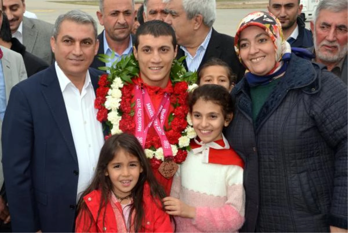 Son dakika gündem: Dünya şampiyonu Eroğlu\'nun babası koronavirüsten hayatını kaybetti