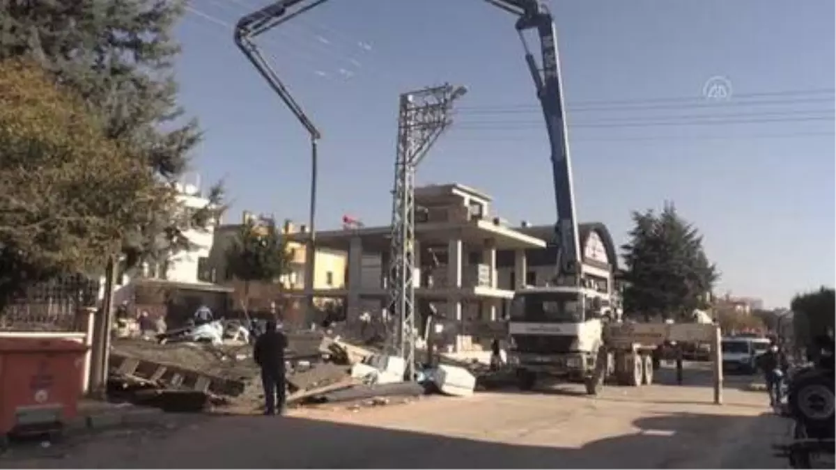 GAZİANTEP - Beton dökümü sırasında inşaatın zemini çöktü: 2 yaralı