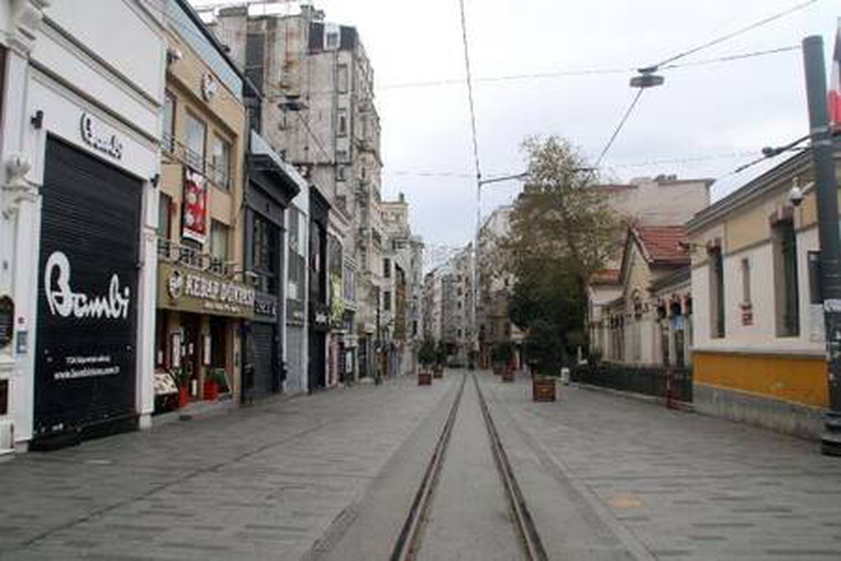 (Havadan fotoğraflarla) Taksim Meydanı ve İstiklal Caddesi boş kaldı