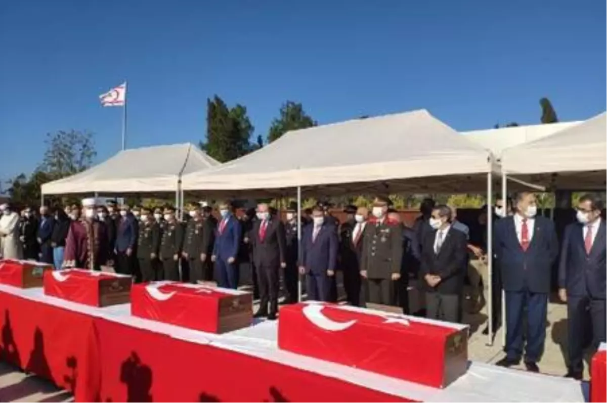 Kıbrıs\'ta terör örgütü EOKA-B\'nin katlettiği 14 çocuk, 46 yıl sonra resmi törenle toprağa verildi