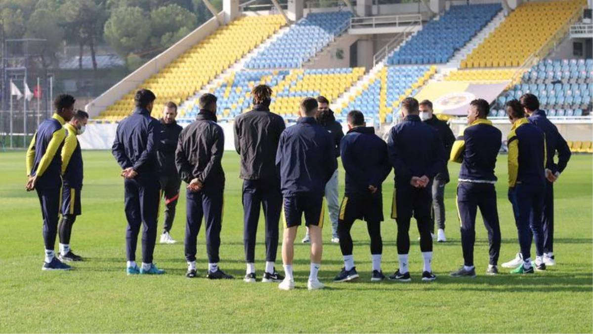 Menemensporlu futbolcular, paralarını alamadıkları gerekçesiyle antrenmana çıkmadı