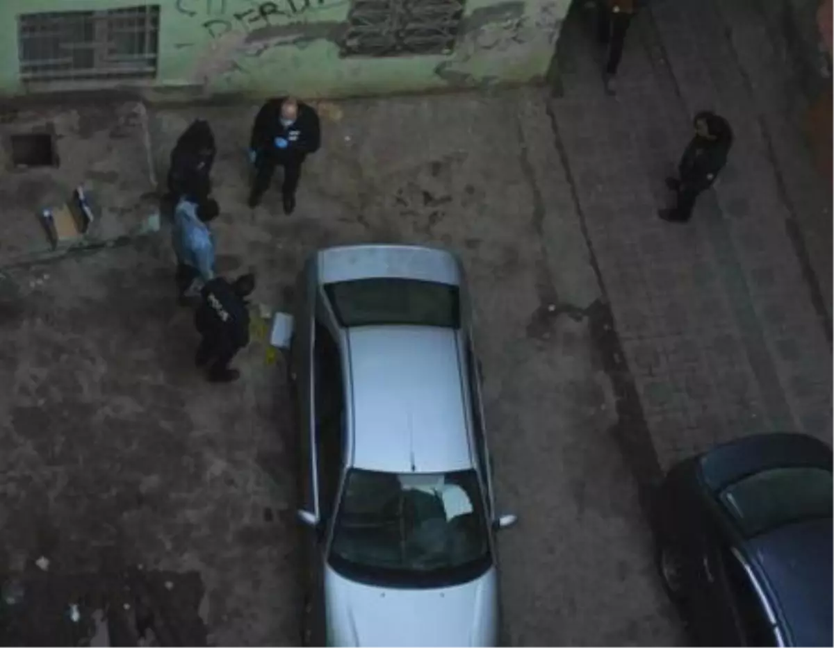 Polisi görünce kaçtı, otomobilin altına uyuşturucu saklarken yakalandı