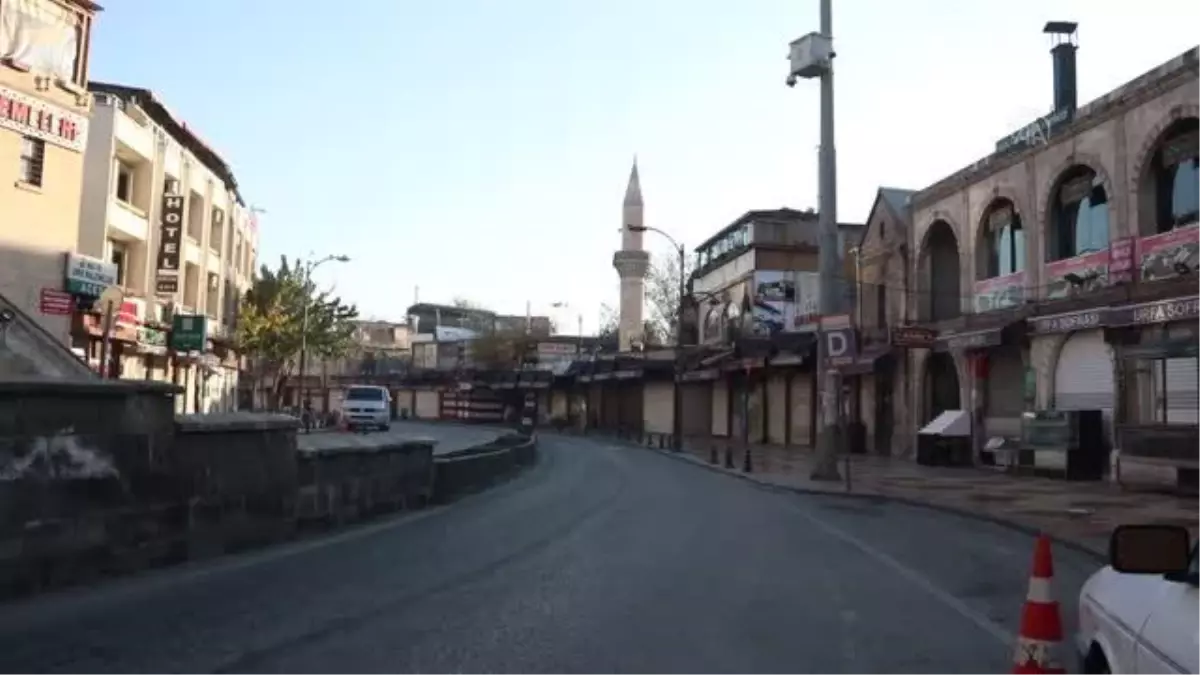 ŞANLIURFA - Sokak ve caddeler sessizliğe büründü