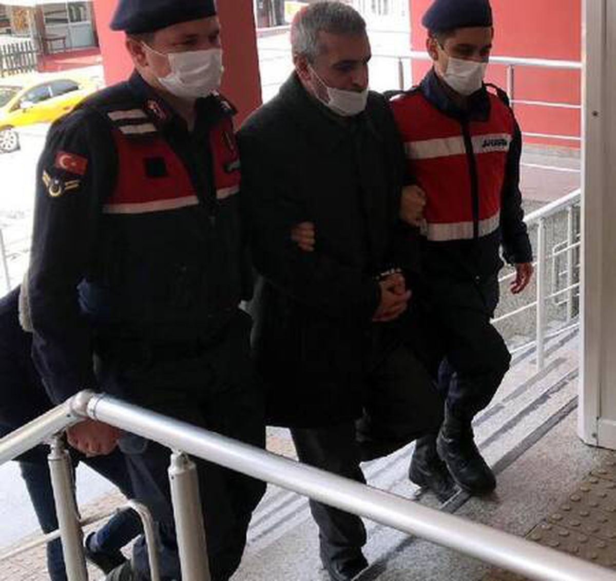 Bakır kablo çalan baba ve oğlu yakalandı