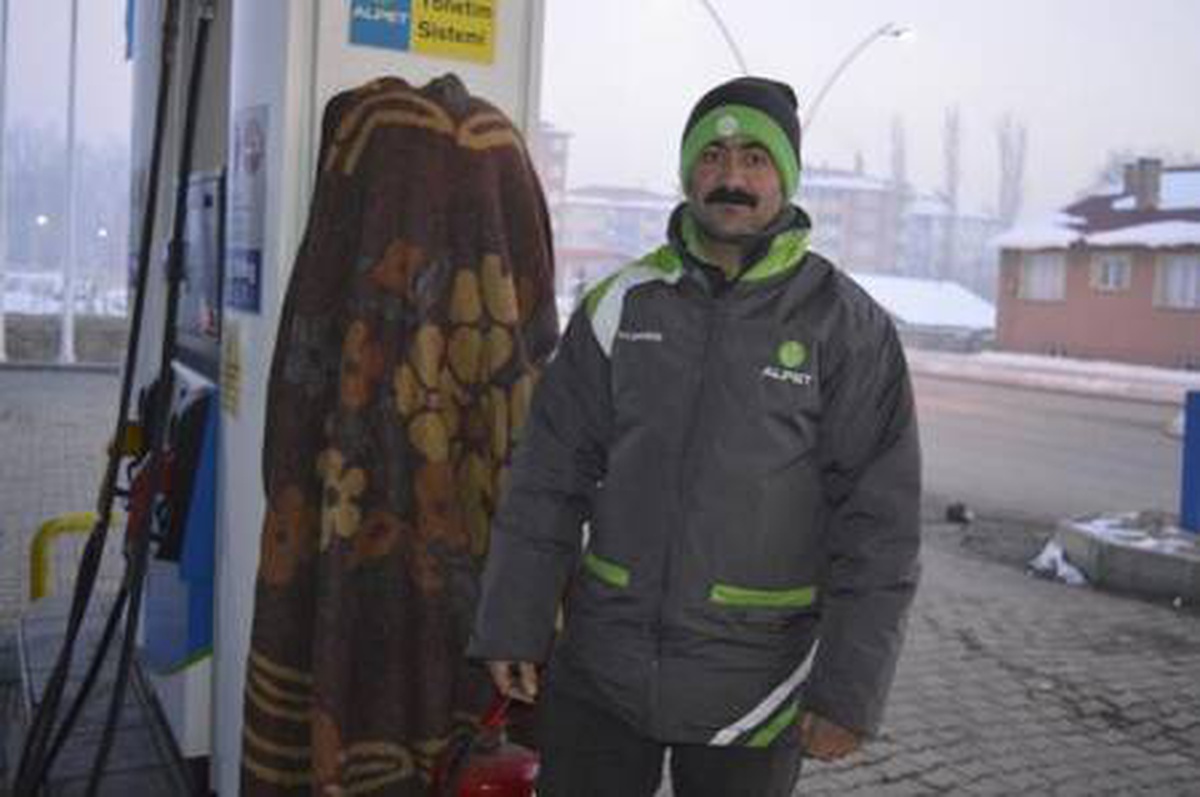 Doğu\'da soğuk etkili oluyor; otomobillere battaniyeli önlem