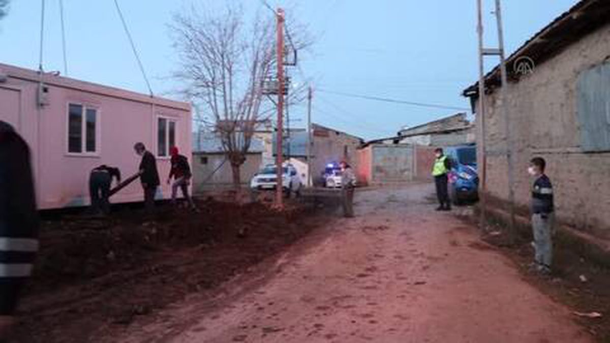 Kavaktepe Köyü\'ndeki depremzedelere konteyner ev gönderildi