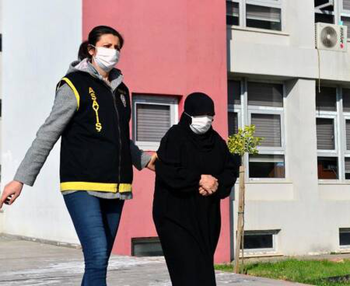Pazarda çantadan para çalan yankesici, kaçarken yakalandı