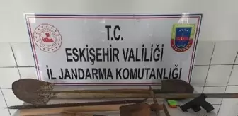 Sokak kısıtlamasına rağmen izinsiz define ararken yakalandılar