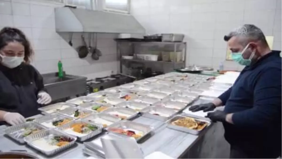 Söke\'de restoran sahibiden sağlık çalışanlarına destek