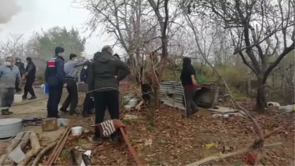 Son dakika haberi | ZONGULDAK - Evin deposunda çıkan yangında 1 kişi yaralandı, 3 kişi dumandan etkilendi