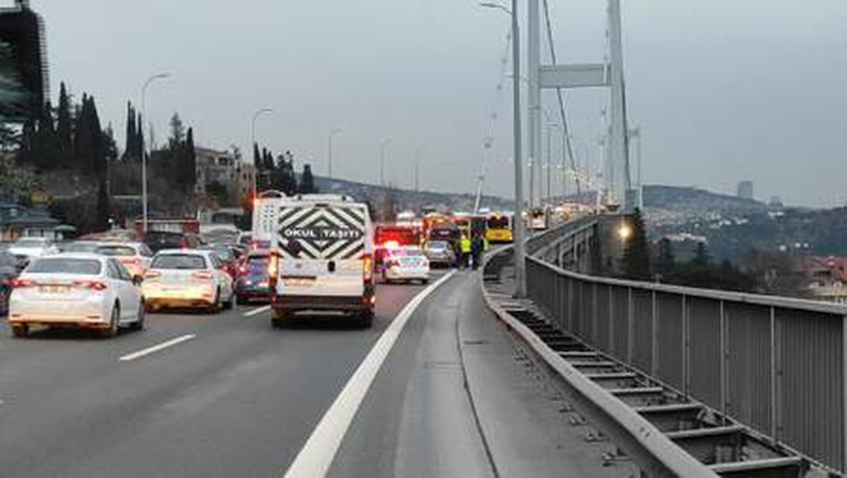 Son dakika haber... 15 Temmuz Şehitler Köprüsü girişindeki kaza trafik yoğunluğu oluşturdu