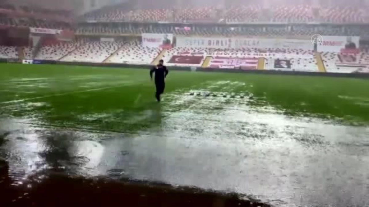 Antalya Stadyumu\'nu su bastı