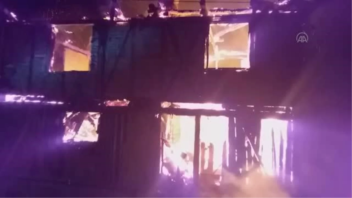 Bolu\'da iki katlı evde yangın çıktı (2)