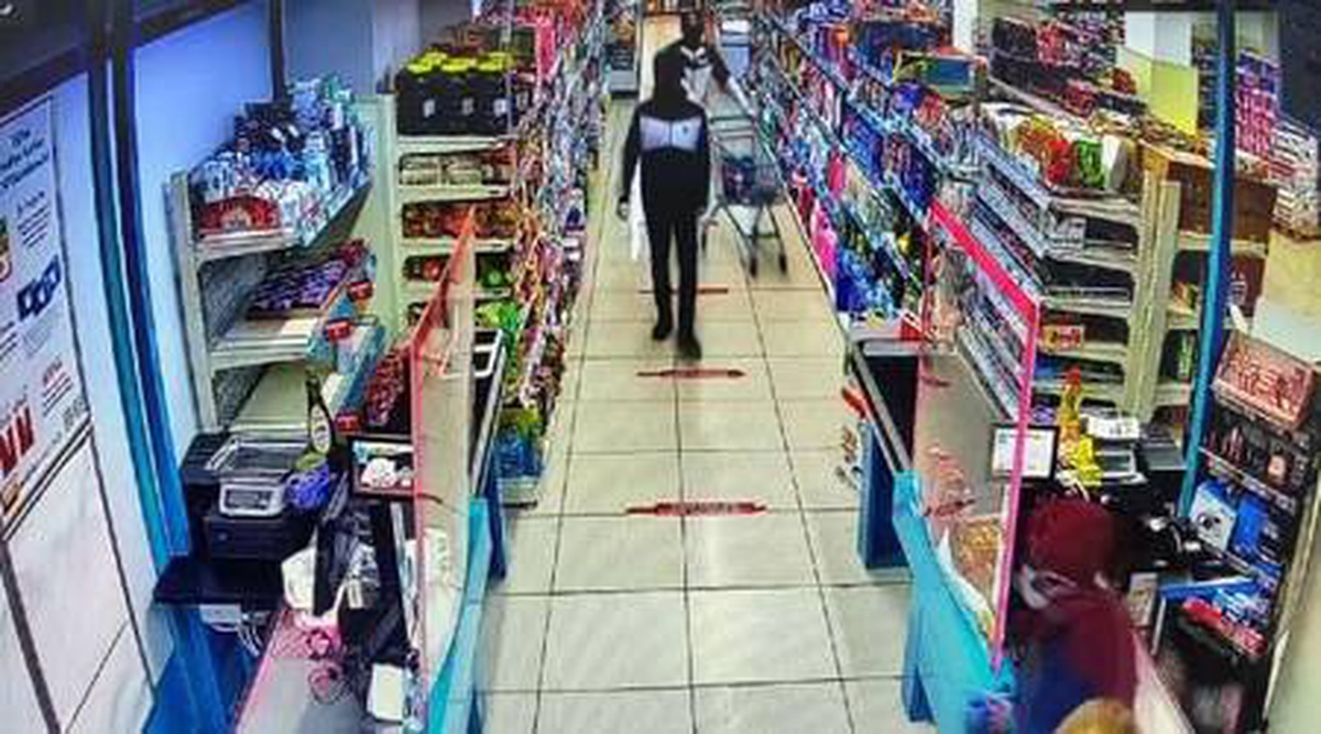 Esenyurt\'ta marketteki silahlı soygun kamerada