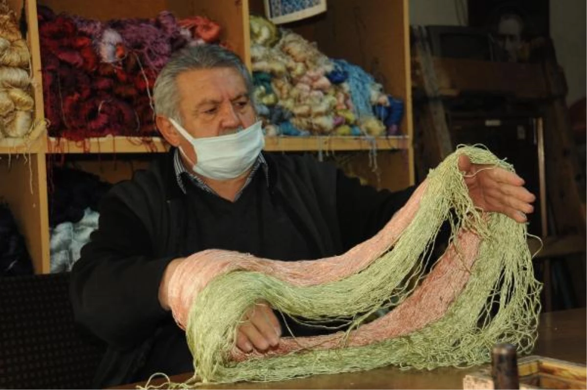 Kıbrıs gazisi, 40 yıldır ipek halı dokuyor