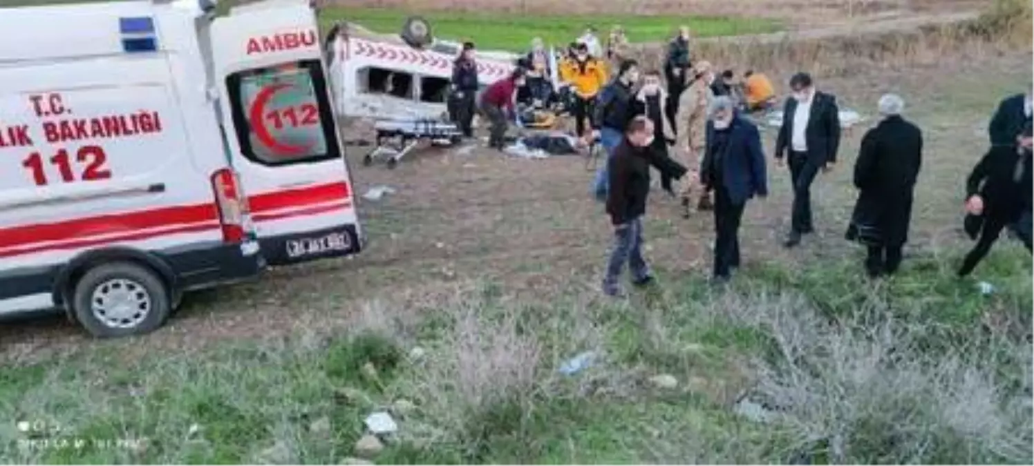 Sağlık personelini taşıyan araç şarampole devrildi: 1 ölü, 12 yaralı
