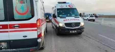 Sağlık personelini taşıyan araç şarampole devrildi: 1 ölü, 12 yaralı Sağlık personelini taşıyan araç şarampole devrildi: 1 ölü, 12 yaralı